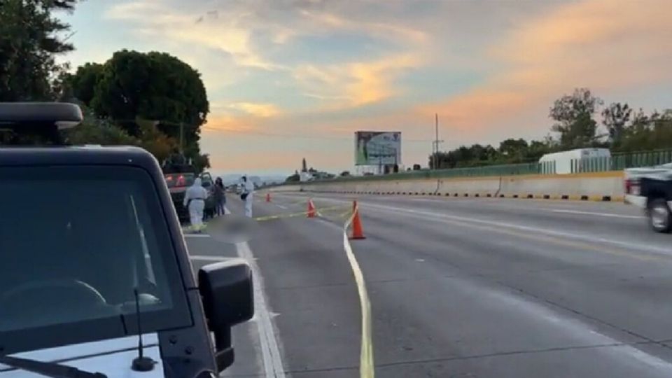 Hombre es asesinado a balazos en Cuernavaca; abandonaron su cuerpo en una autopista