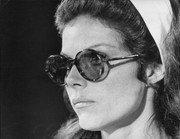 samantha-eggar-b06