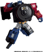 Canon-x-Transformers-Optimus-Prime-Crossover-04