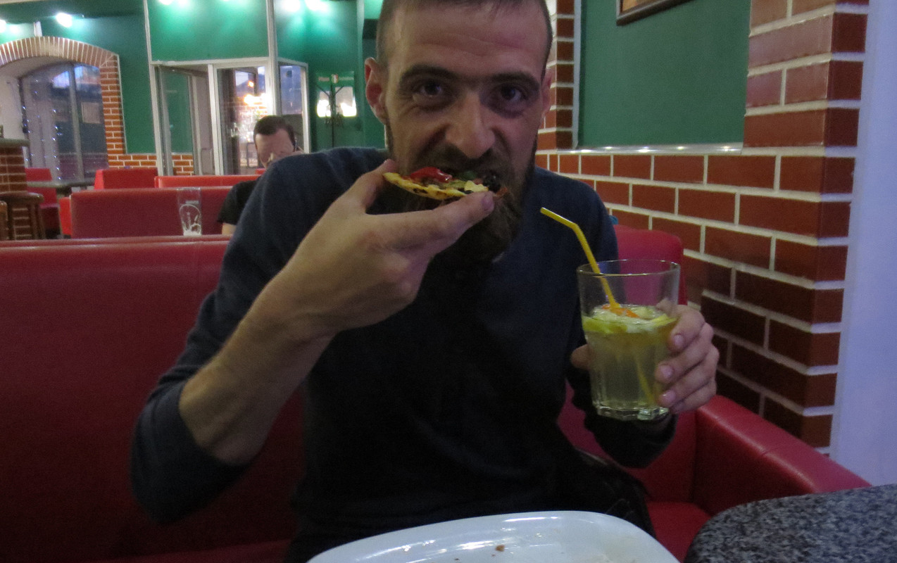 пизза и лимонад