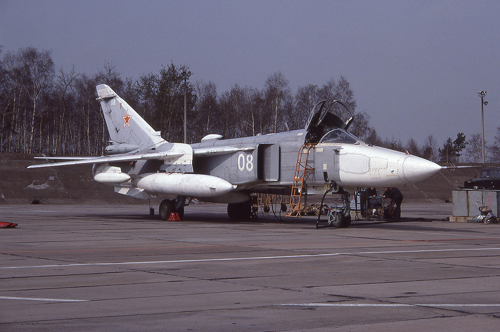11 ORAP Su-24MR 08 White_0515328 [Welzow  5.93] (2)