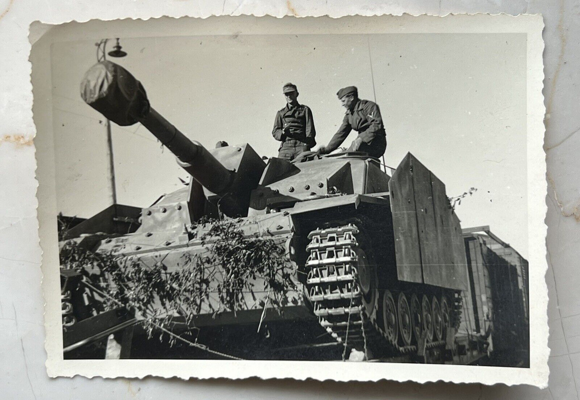 Photo Sturmgeschütz mit Schürze Stug. IV Abt. Bahnverladung Wehrmacht