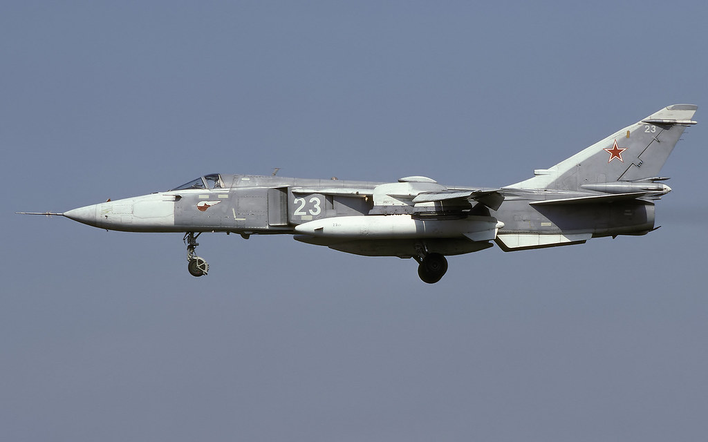 11 ORAP Su-24MR 23 White_0615308_4
