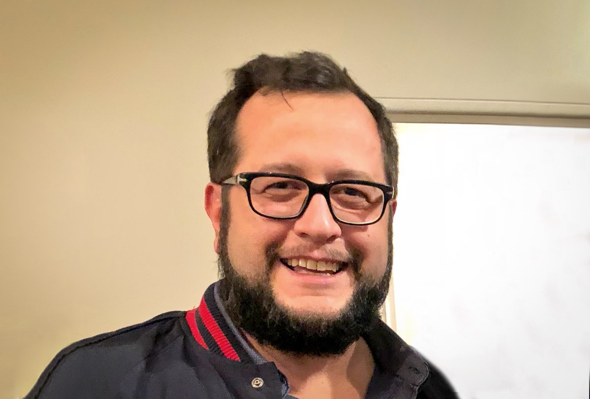 Hijo de AMLO difunde desplegado que INE ordenó bajar a gobernadores