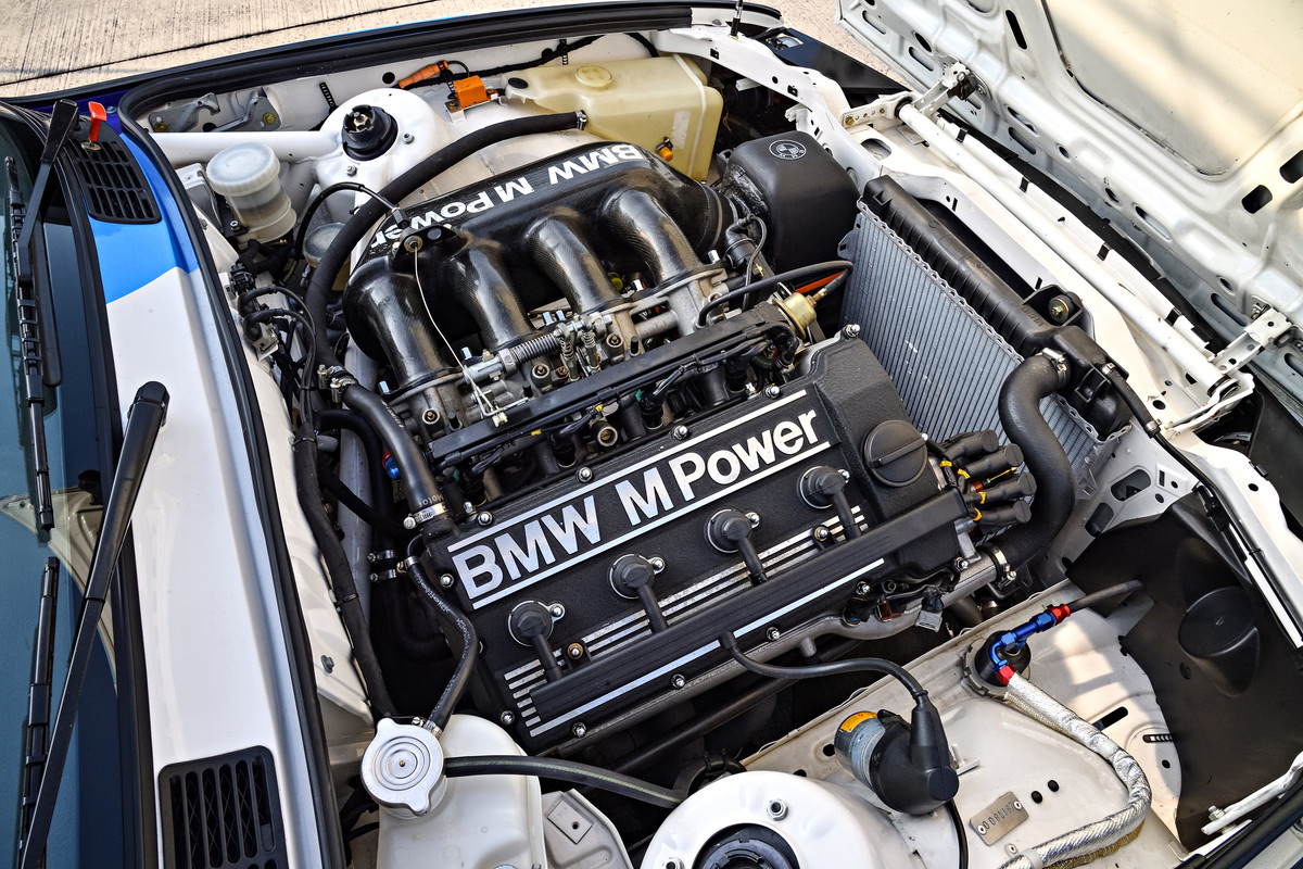 P90237180_highRes_the-bmw-m3-dtm-e30-0