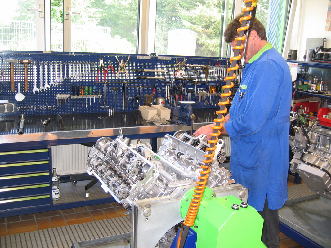 alpina engine assembly-01