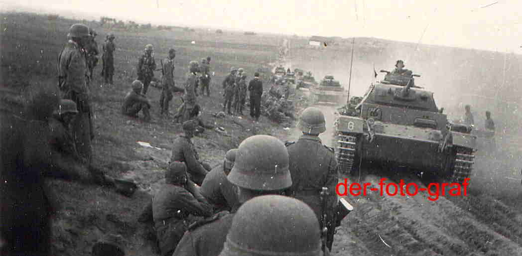 Rußland, Vorausabteilung, Panzer rücken vor zur 