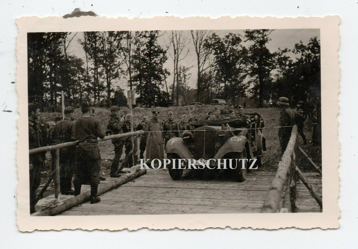 Russland Notbrücke Empgfang Soldat Kommandeur SDkfz PKW Kübel Emblem