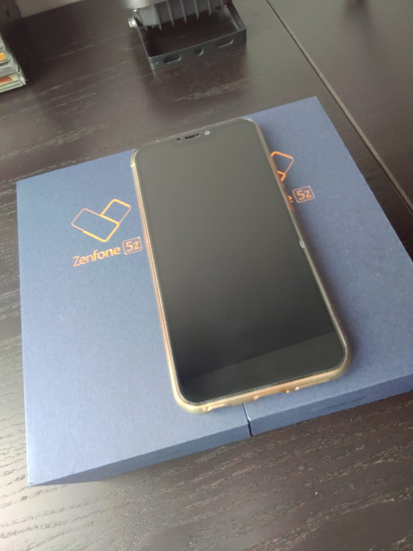 Zenfone_5Z_02