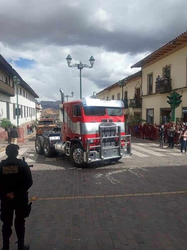 27-Rise-Of-The-Beasts-In-Cuzco-Autobot-Terrorcon-Cars