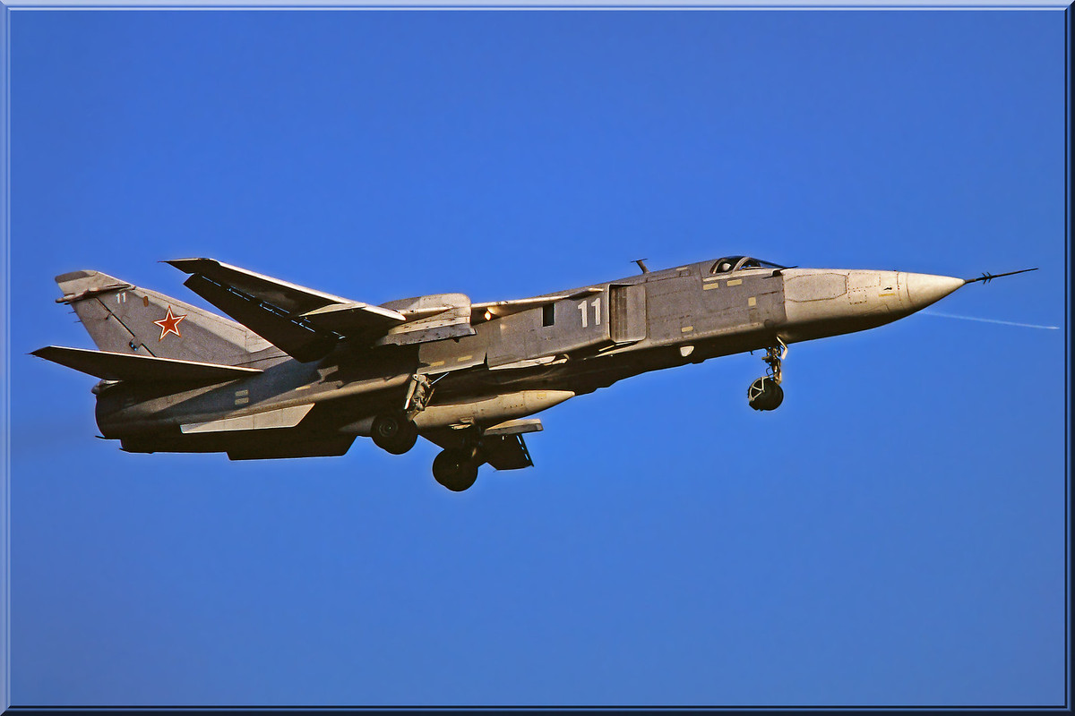 11 ORAP Su-24MR 11 White_0515329, Summer 1992
