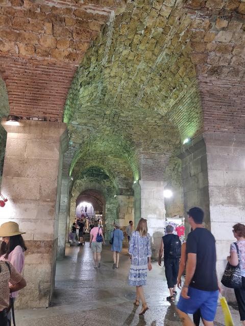 10 días por Eslovenia, Croacia y Bosnia con 3 niños. - Blogs de Europa Oriental - Domingo: Volvemos a croacia a visitar Split (17)