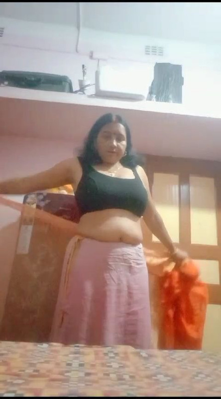Tamil Aunty Undressing and Fingering