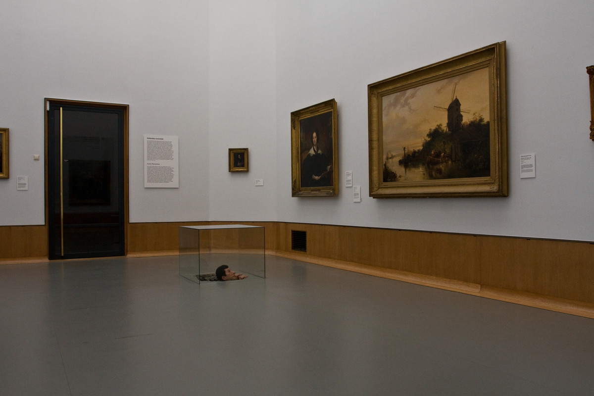 karya Maurizio Cattelan berjudul Untitled, 2001 (2001), Museum Boijmans Van Beuningen