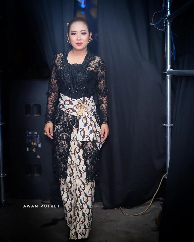 Soimah Pancawati atau yang lebih dikenal dengan nama Soimah merupakan artis multitalenta Indonesia.