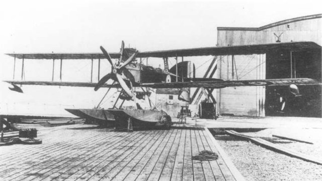 Hidroavión Short 184 en la cubierta del HMS Engadine