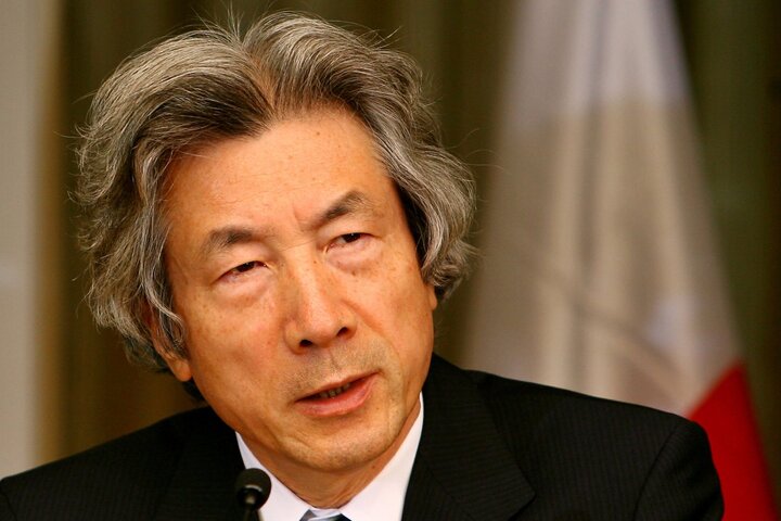 Le nouveau Ministre fédéral aux affaires étrangères, Henry Takajiwa (PUR-AA), lors de sa prise de position au Palais Heismester, à Columbia, le 11 novembre 2017.