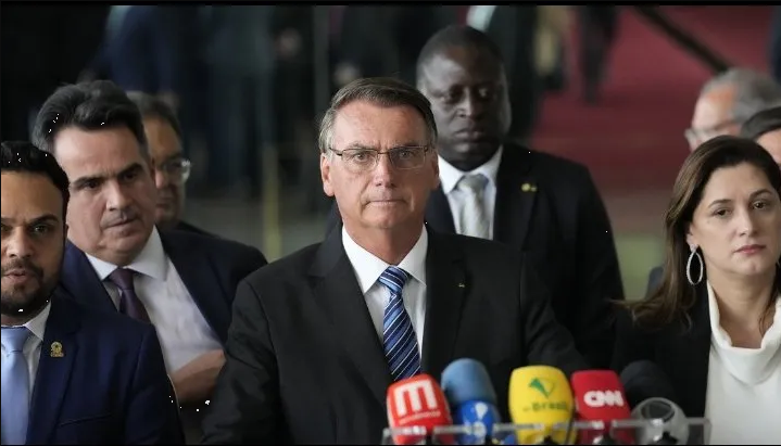 Bolsonaro pide a sus simpatizantes que retiren bloqueos por su derrota 