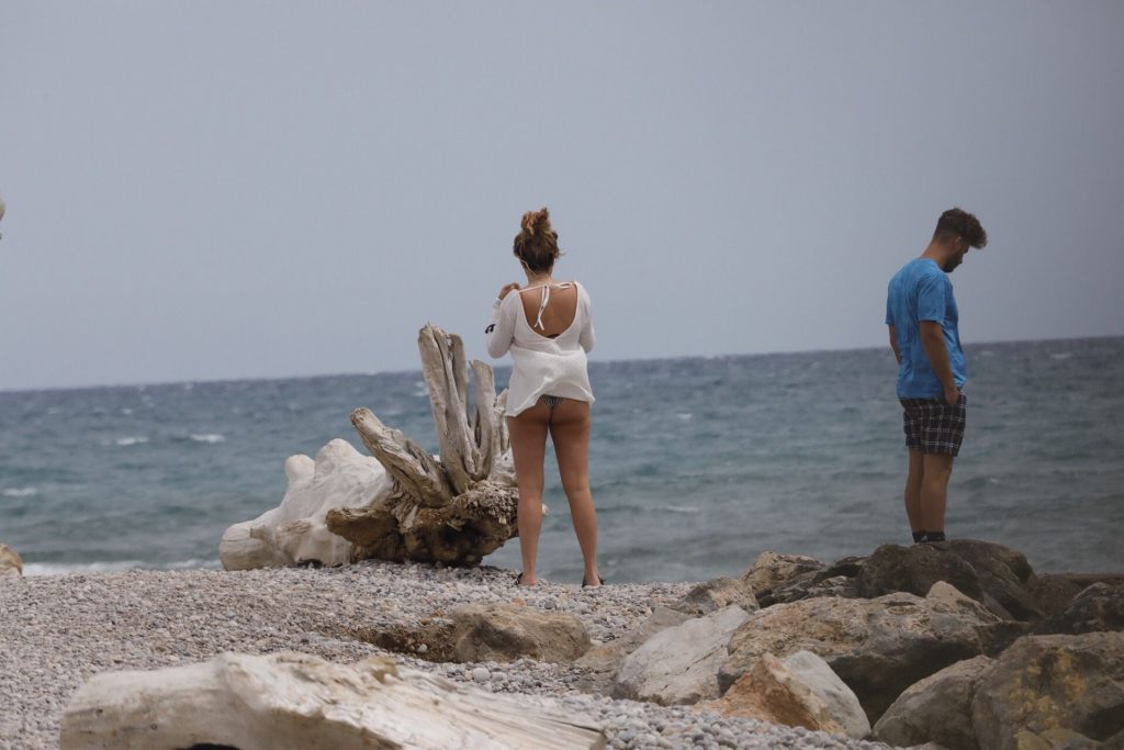 Charlotte-Crosby-Upskirt-Stars-Com-1-1024x683-16