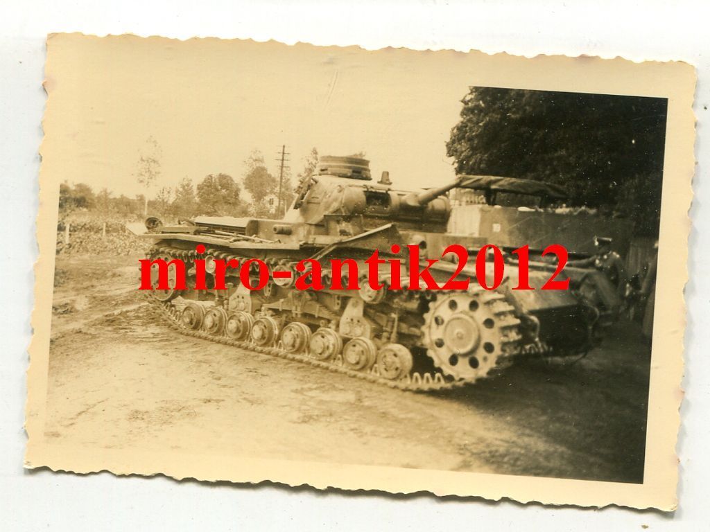 Foto, I. Panzer-Regiment 10, Blick auf zerstörte