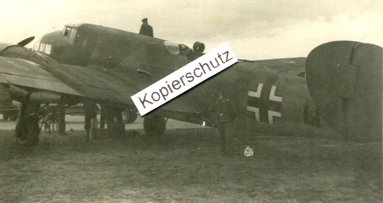 LeO 45 mit Balkenkreuz vom KG 2 mit Kennung (1)