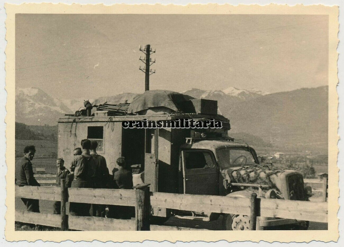 Orig. Foto Flucht Opel Blitz Funkwagen m. Tarn Camo in Österreic