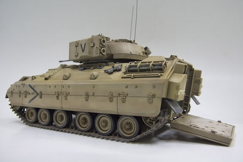 M2BRADLEY-0005