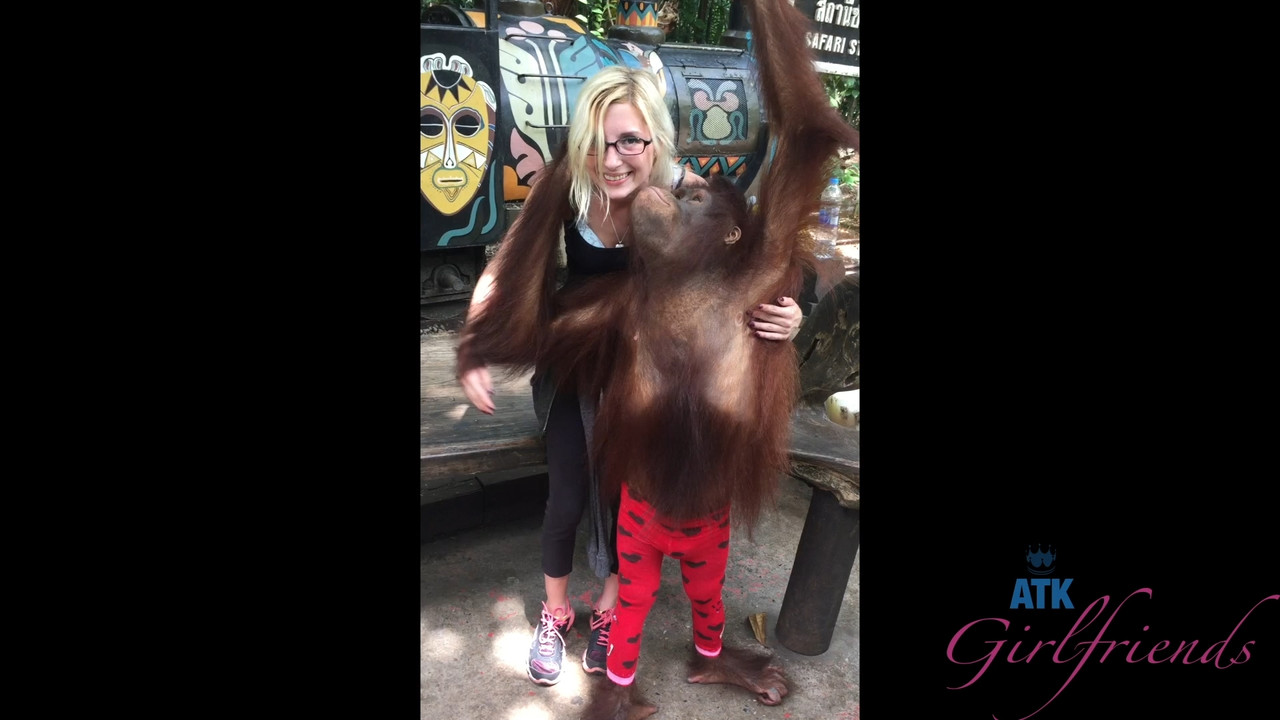 PP - ATKG!rlfr!3nd$ - 040320 HD.mp4_snapshot_31.02.466