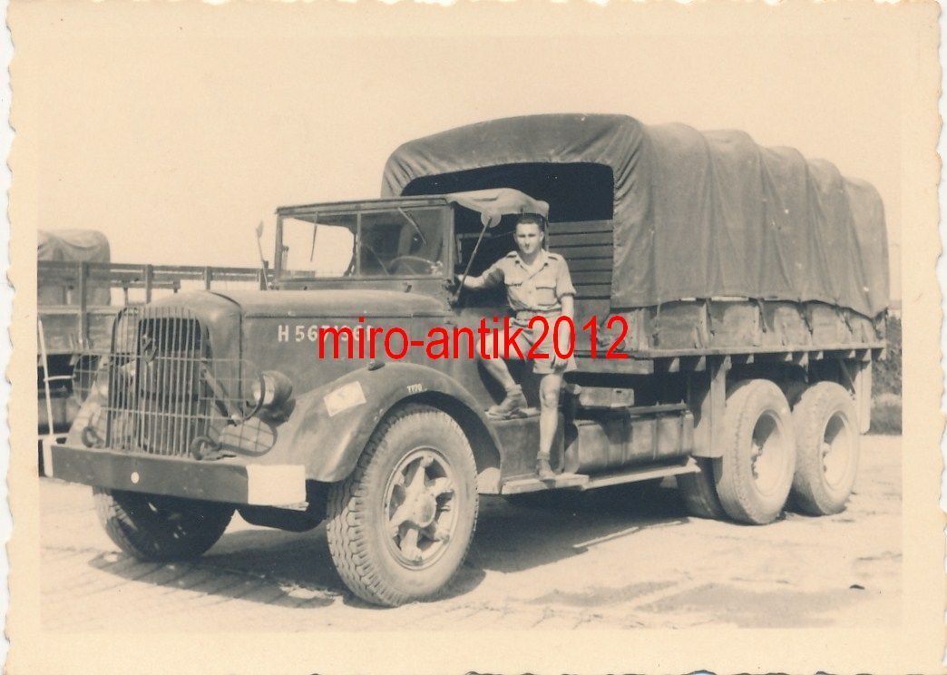 Foto, Blick auf einen Beute Lkw, (Q)