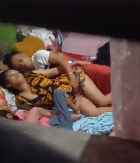 Ngintip Tetangga Kosan Lagi Ngewe