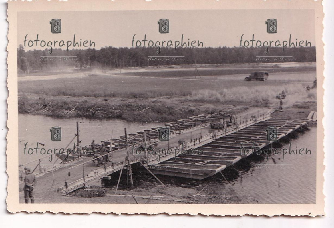 org. Foto Baltikum Russland Kfz Pkw Übersetzen Fluss 1941