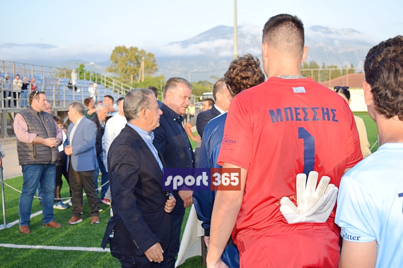 , &Tau;&omicron; &phi;&omega;&tau;&omicron;&rho;&epsilon;&pi;&omicron;&rho;&tau;ά&zeta; &tau;&omicron;&upsilon; &tau;&epsilon;&lambda;&iota;&kappa;&omicron;ύ &Epsilon;&rho;ά&nu;&eta;-&Pi;&alpha;&nu;&theta;&omicron;&upsilon;&rho;&iota;&alpha;&kappa;ό&sigmaf; (&phi;&omega;&tau;&omicron;)