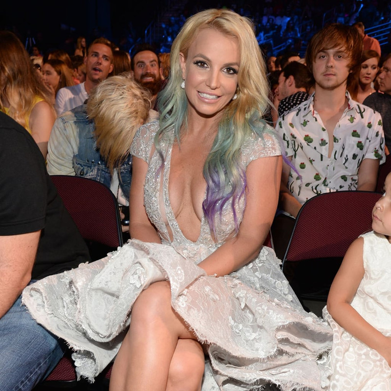 Britney-Spears-Dress-Teen-Choice-Awards-Red-Carpet-2015