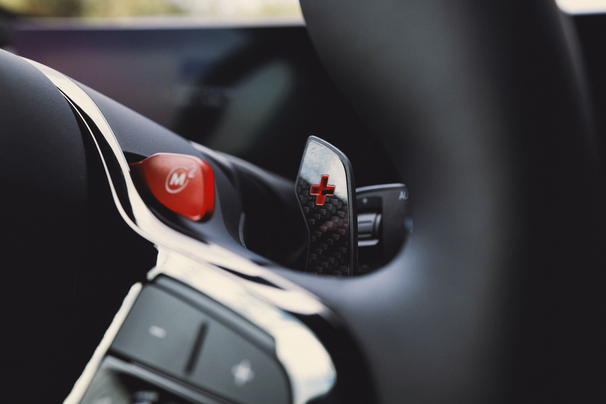 P90499837_highRes_the-bmw-xm-label-red