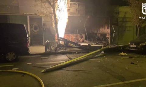 Terrible explosión en un bar de Madrid: los autores habían amenazado a la dueña con incendiarlo