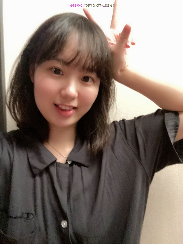 [Taiwan Couple Leaked] Super cute short-haired beauty put on black silk