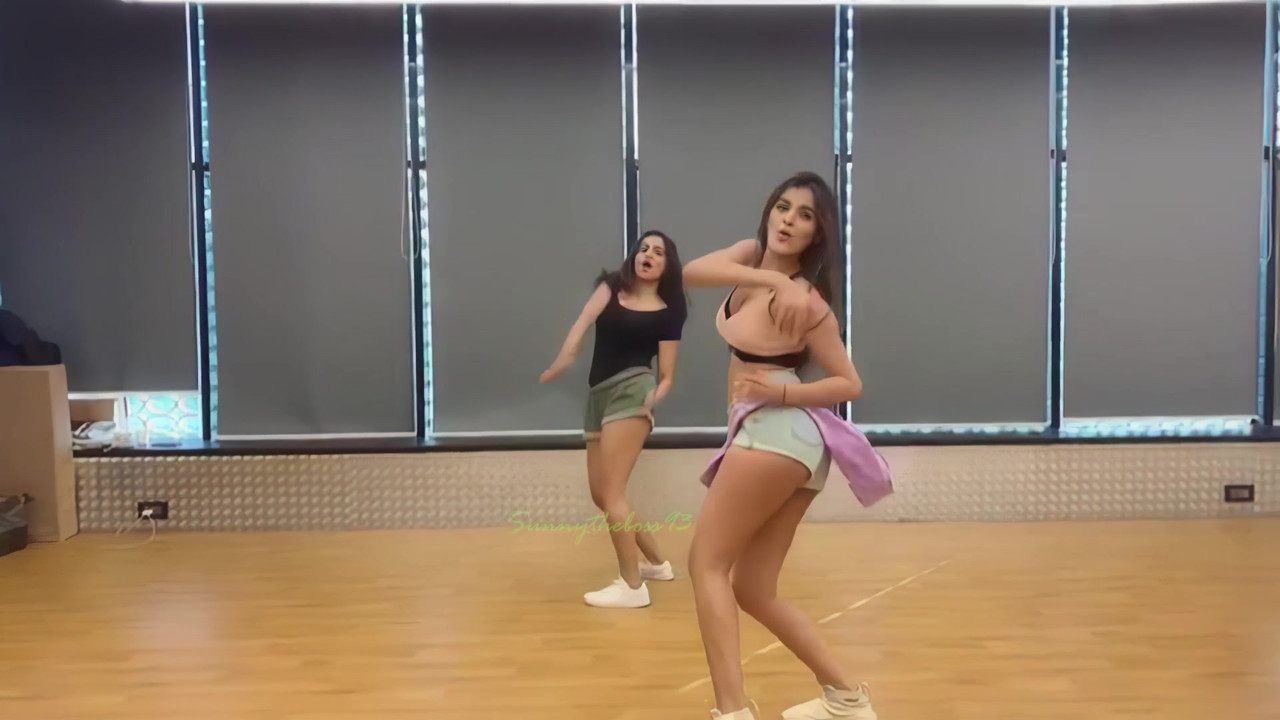 [Image: Nidhi-Agarwal-Instagram-Dance-Video-15.jpg]