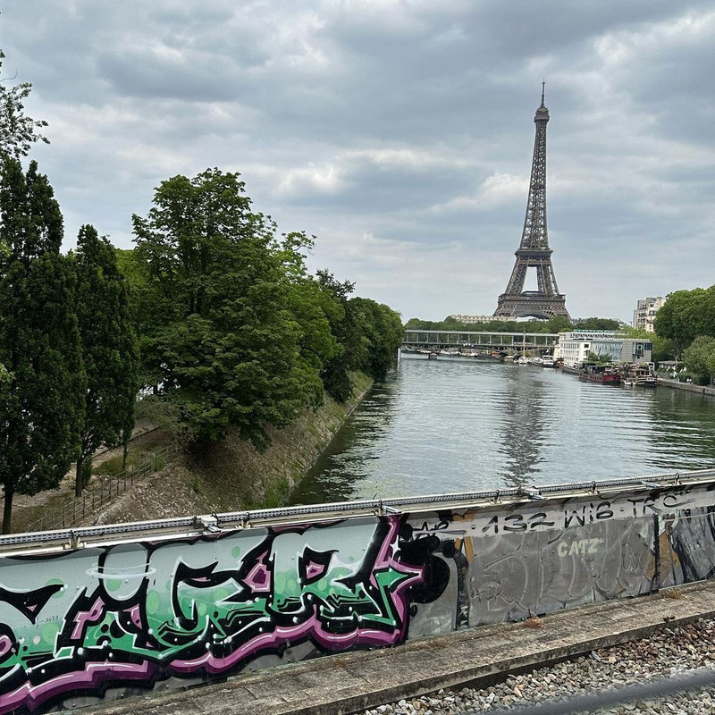 Eifel-Tower-Paris-03