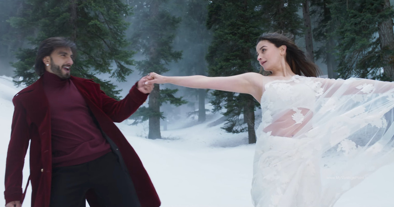 alia-bhatt-in-white-saree-in-rocky-aur-rani-ki-prem-kahani-2023