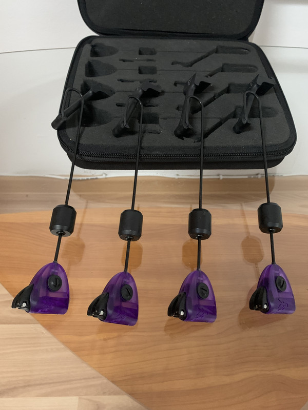 EEB90C9D-E212-492C-9DEF-3E5D68B0B90F