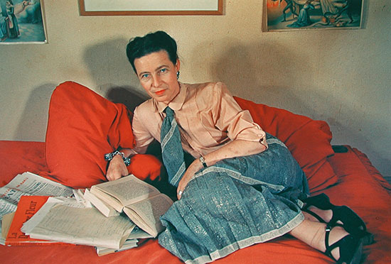 Simone-de-Beauvoir-lying-on-her-red-couch-Paris-1952