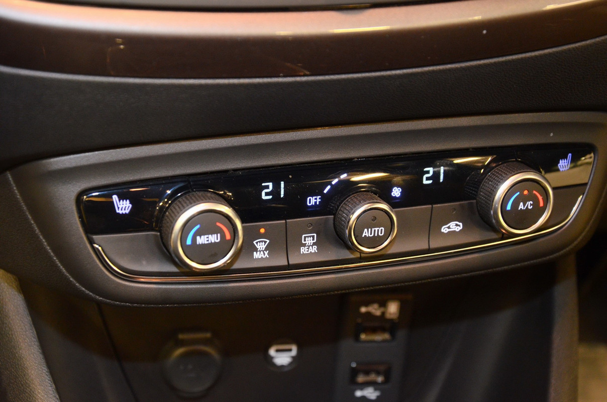 Vauxhall Crossland X Ultimate (19)