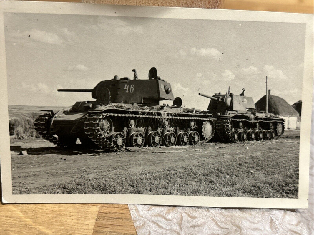 Foto Wk2 Panzer T34 Front Wehrmacht Soldaten Kampf (1)