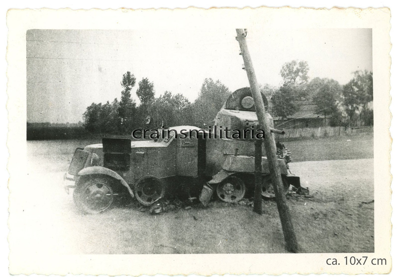 Orig Foto russ Beute Panzerspähwagen BA 10 zerstört in Russland Litauen