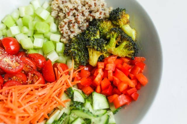 A bowl of low-glycemic food