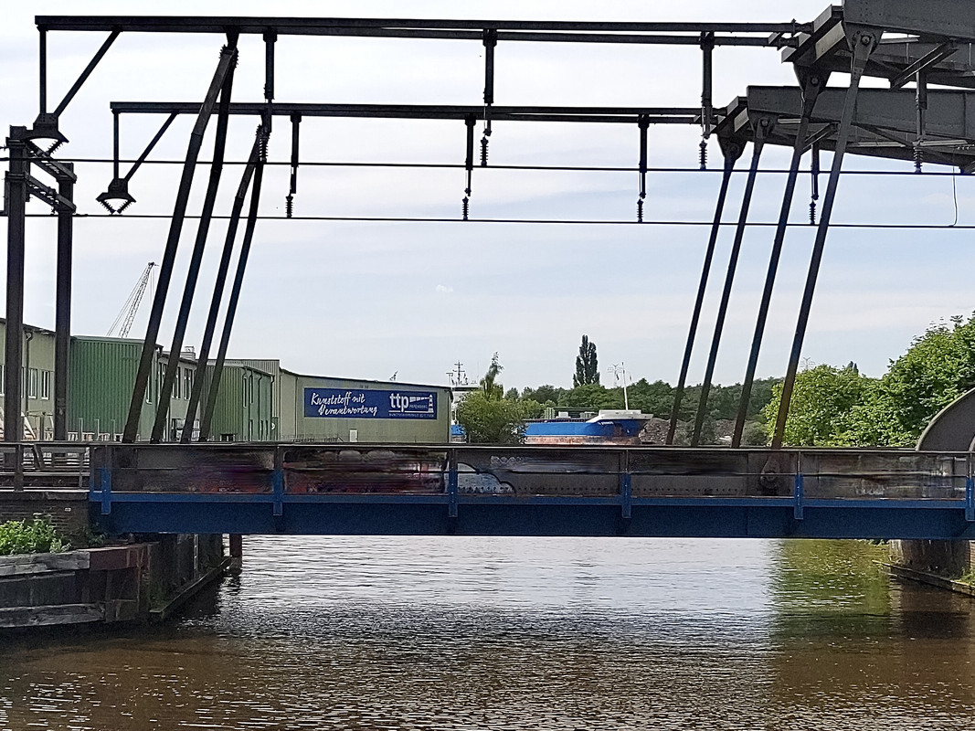 7FB928E1-41D5-421D-846A-AF144C97F287_1_201_a