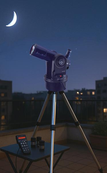 etx Meade y su mando 494 en terraza con Luna creciente