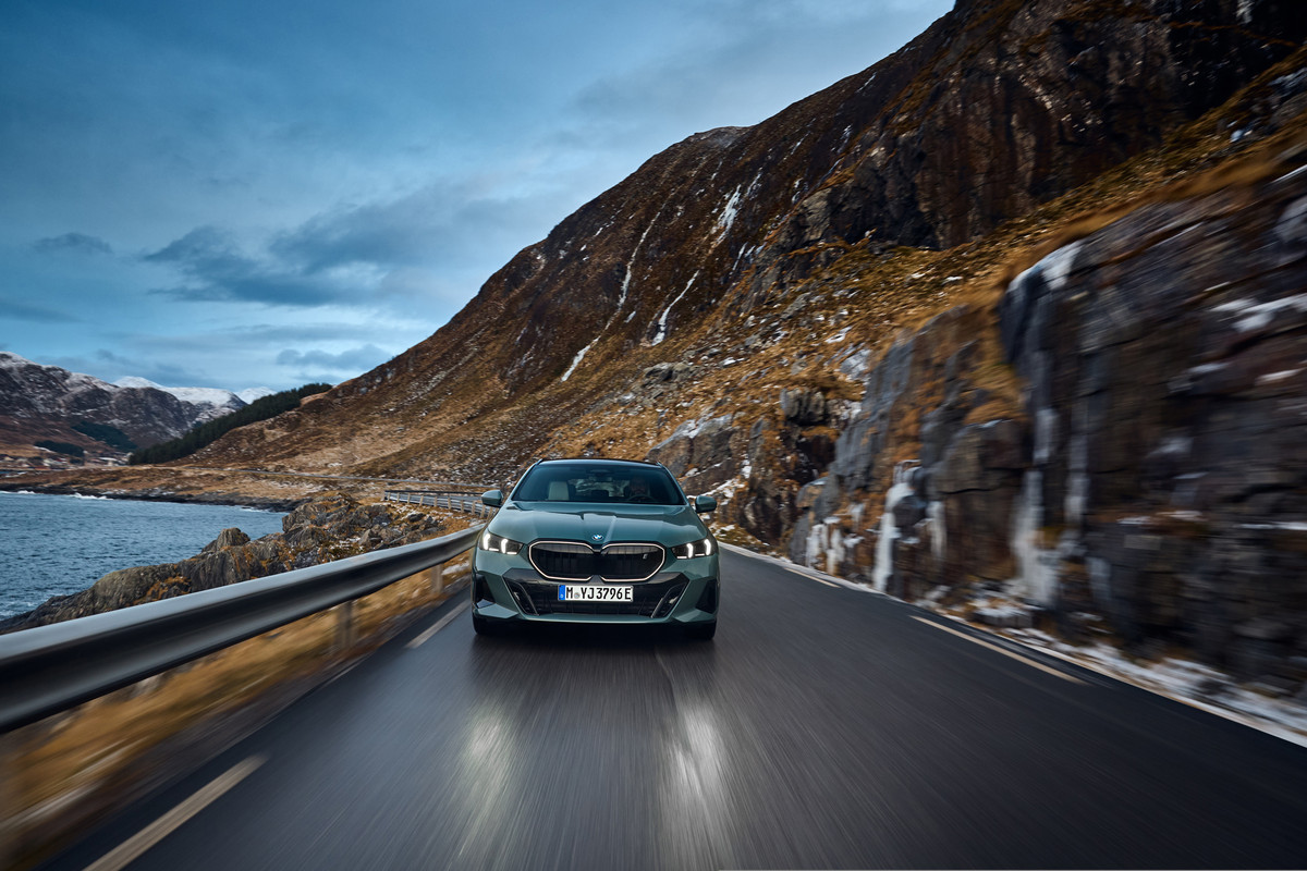 P90537317_highRes_the-new-bmw-i5-edriv