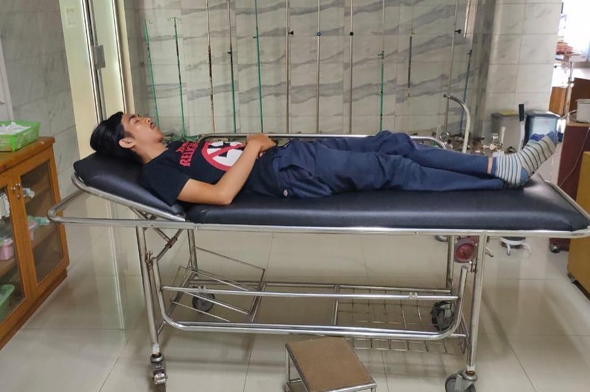 Kondisi salah satu kru produksi The Panturas setelah kecelakaan.