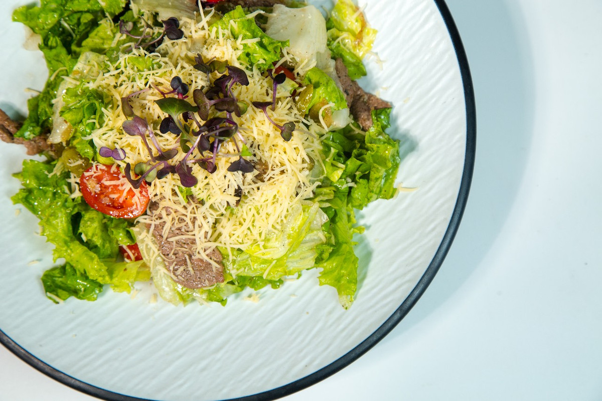 Теплый салат с говядиной (400г)